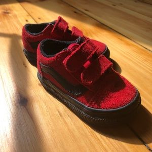 Size toddler 4 Red and black Vans